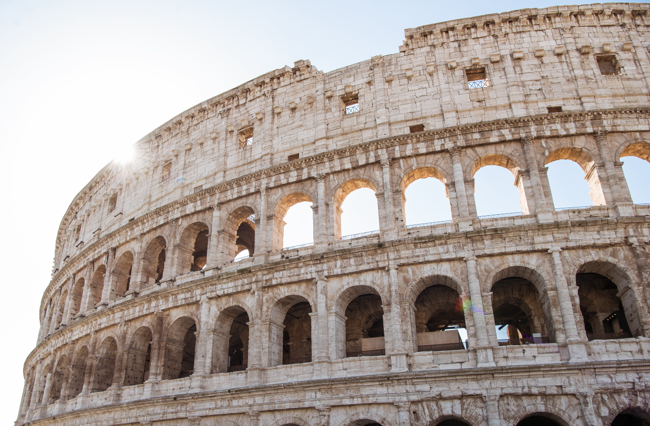 Coliseo Romano al Amanecer