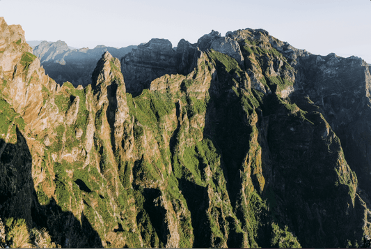 Picos y Valles Montañosos