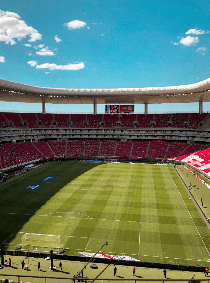 Estadio de Fútbol en Día Soleado