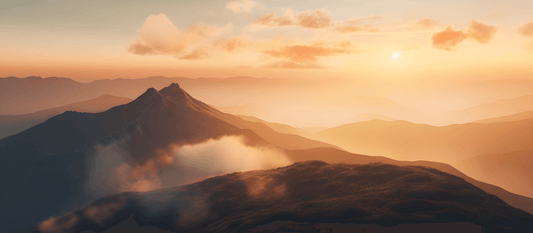 Montañas en la Neblina al Amanecer