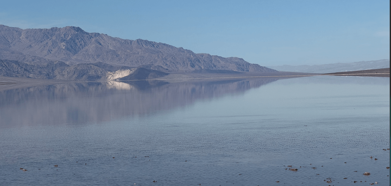 Lago Reflejado en la Montaña