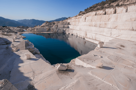 Cantera de Mármol y Lago Azul